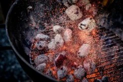 BlackSellig Beach Kokosbriketts 10 Kg 8 BlackSellig Beach Kokosbriketts 10 Kg -Grillen im Freien 17148 Black Sellig Beach Briketts Glut