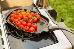 Napoleon Gusseiserne Pfanne Mit Holz Untersetzer - Auslaufartikel 6 Napoleon Gusseiserne Pfanne Mit Holz Untersetzer - Auslaufartikel -Grillen im Freien 56008 Napoleon Gusseiserne Pfanne