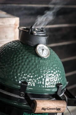 Big Green Egg Mini Keramikgrill -Grillen im Freien Big Green Egg Mini Keramilgrill Tischgrill