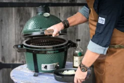 Big Green Egg MiniMax Keramikgrill Mit EGG Carrier 21 Big Green Egg MiniMax Keramikgrill Mit EGG Carrier -Grillen im Freien Big Green Egg MiniMax Tischgrill Kompakt