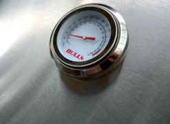 BULL Plancha Grill - Gasgrill -Grillen im Freien Bull Plancha Griddle Grillstation Thermometer Detail 73008CEBU 3 1624532633