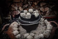 Grillfürst Dutch Oven Set BBQ Edition DO2 - X-DEAL Inkl. Tragetasche / Aufbewahrungstasche, Gusseisen Pflege Und Deckelheber 16 Grillfürst Dutch Oven Set BBQ Edition DO2 - X-DEAL Inkl. Tragetasche / Aufbewahrungstasche, Gusseisen Pflege Und Deckelheber -Grillen im Freien DO 2 Grillbriketts