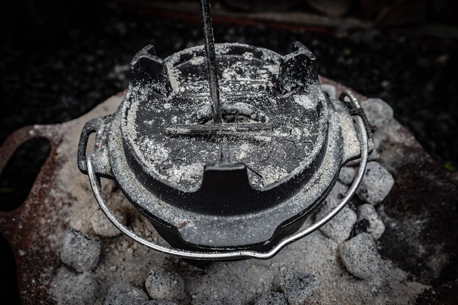 Grillfürst Dutch Oven Set BBQ Edition DO2 - X-DEAL Inkl. Tragetasche / Aufbewahrungstasche, Gusseisen Pflege Und Deckelheber 5 Grillfürst Dutch Oven Set BBQ Edition DO2 - X-DEAL Inkl. Tragetasche / Aufbewahrungstasche, Gusseisen Pflege Und Deckelheber – Bild 5