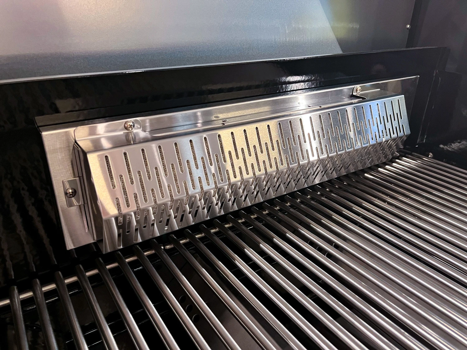 Grillfürst G490E 4-Brenner Einbaugrill - Black Edition - Mit Heckbrenner Und Edelstahl Rosten 4 Grillfürst G490E 4-Brenner Einbaugrill - Black Edition - Mit Heckbrenner Und Edelstahl Rosten – Bild 4