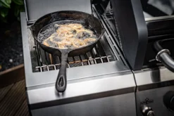 Grillfürst G521E 5-Brenner Edelstahl-Gasgrill - Eintracht Frankfurt Edition - Edelstahlroste 35 Grillfürst G521E 5-Brenner Edelstahl-Gasgrill - Eintracht Frankfurt Edition - Edelstahlroste -Grillen im Freien Grillfuerst Gasgrill Gusspfanne Steakzon 1