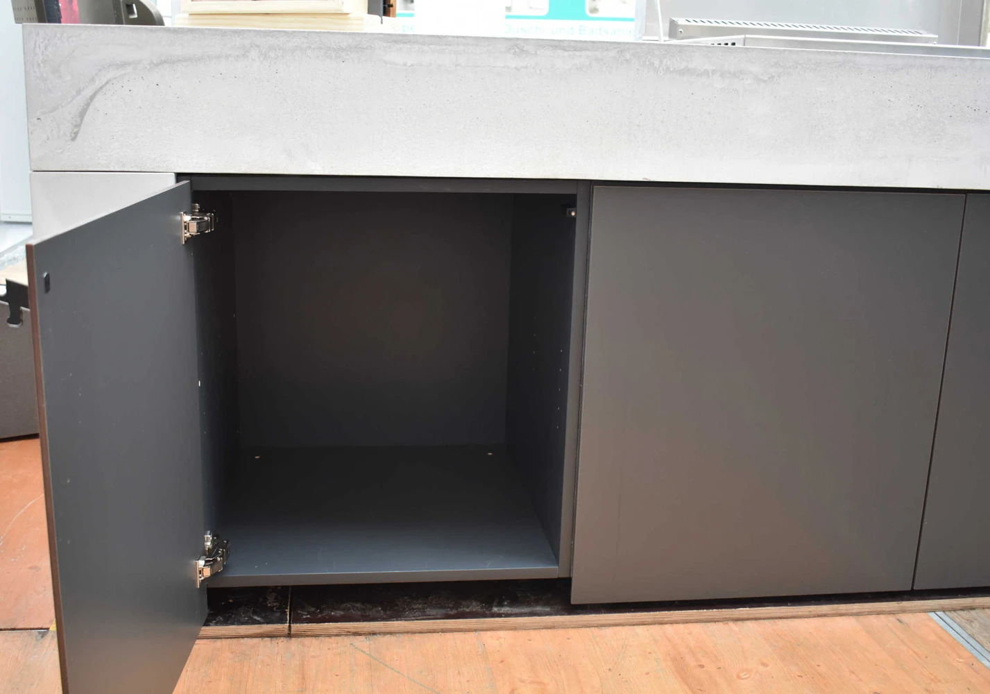 Grillfürst Outdoor Küche Aus 3-tlg. Gegossenem Beton Und HPL (300 Cm X 90 Cm) - Mit Einbaugrill Und Spüle 2 Grillfürst Outdoor Küche Aus 3-tlg. Gegossenem Beton Und HPL (300 Cm X 90 Cm) - Mit Einbaugrill Und Spüle – Bild 2