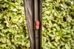 Grillfürst Pop-Up Pavillon / Grillpavillon / Gartenpavillon / Grillzelt 3x3m V3 - Mit Rauchabzug -Grillen im Freien Grillfuerst Pavillon Arretierung