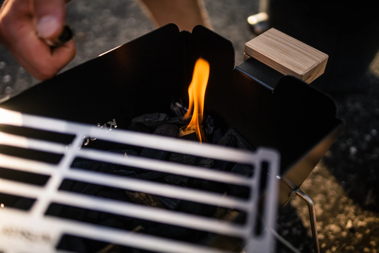 Knister Grill Original - Ausziehbarer Holzkohle Kompaktgrill 10 Knister Grill Original - Ausziehbarer Holzkohle Kompaktgrill – Bild 10