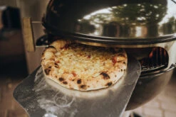 Moesta Smokin' PizzaRing – Für 60 Cm Kugelgrill 7 Moesta Smokin' PizzaRing – Für 60 Cm Kugelgrill -Grillen im Freien Moesta Pizzaring Pizza backen 1