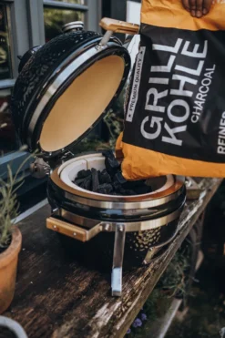 Monolith ICON Black Keramikgrill Tischgrill Inkl. Gestell -Grillen im Freien Monolith Icon Holzkohle befuellen