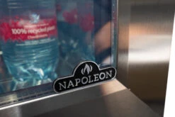 Napoleon Outdoor - Kühlschrank, 135 Liter, Linksdrehende Tür Mit Doppelverglasung Und LED Beleuchtung - Wasserdicht Nach IP24 -Grillen im Freien NFR135ORGL Napoleon Kuehlschrank doppelt verglast