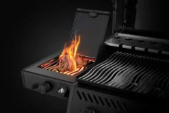 Napoleon Phantom Freestyle 425 Gasgrill, Mattschwarz - Mit Sizzle Zone Und Tür - Modell 2023 -Grillen im Freien Napoleon Phantom Freestyle F425DSIBPK PHM Detail Side Burner 8 1671185624
