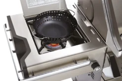 Napoleon Prestige Pro 825-3 Edelstahl Gasgrill Inkl. Drehspieß Und Bodenbeleuchtung - Modell 2023 - SMART Deal Inkl. Grillfürst Grill Control Mit Companion Device Und Einstichthermometer -Grillen im Freien Napoleon Prestige Pro 825 Seitenbrenner Gemuesekorb 2