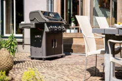 Napoleon Rogue XT 525 Gasgrill - All Black - Mit Sizzle Zone - Modell 2023 -Grillen im Freien Napoleon Rogue XT 525 Gasgrill mit Sizzle Zone Lifestyle03