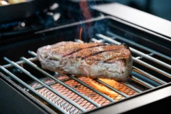 Outdoorchef Gas Kugelgrill Arosa 570 G Evo Black Style - Inkl. Blazing-/Cooking Zone Kit Plus -Grillen im Freien Outdoorchef Blazing Zone Arosa Nachruesten