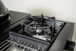 Outdoorchef Gas Kugelgrill Arosa 570 G Evo Black Style - Inkl. Blazing-/Cooking Zone Kit Plus -Grillen im Freien Outdoorchef Cooking Zone Blazing Zone Kit Arosa