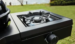 Outdoorchef Gas Kugelgrill Davos 570G Pro Mit Cooking Zone (Seitenkocher) & Abdeckhaube -Grillen im Freien Outdoorchef Cooking Zone Davos Lifestyle