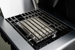 Outdoorchef Dualchef 425 G BZ Gasgrill Mit Blazing Zone Infrarotbrenner + DGS Gusseisen Grillrost 2 Stk.+ DGS Gemüse Grillrost 2 Stk. 25 Outdoorchef Dualchef 425 G BZ Gasgrill Mit Blazing Zone Infrarotbrenner + DGS Gusseisen Grillrost 2 Stk.+ DGS Gemüse Grillrost 2 Stk. -Grillen im Freien Outdoorchef Dualchef 425G BZ Detail Blazing Zone