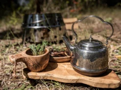 Petromax Teekessel Edelstahl Tk0.8 (800 Ml) 7 Petromax Teekessel Edelstahl Tk0.8 (800 Ml) -Grillen im Freien Petromax Edelstahl Teekessel 800ml Lifestyle02