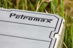 Petromax Haft-Auflage Für Kühlbox Kx25 Grau Mit Linien -Grillen im Freien Petromax Haftauflage Kuehlbox grau Linien Detail 1
