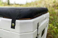 Petromax Kühlbox 25 Liter Alpenweiß - Grillfürst DEAL Inkl. Sitzkissen, Haft-Unterlage Und Einsatzkorb 20 Petromax Kühlbox 25 Liter Alpenweiß - Grillfürst DEAL Inkl. Sitzkissen, Haft-Unterlage Und Einsatzkorb -Grillen im Freien Petromax KX25 Kuehlbox Haftunterlage Sitzkissen