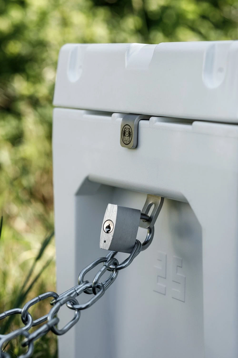 Petromax Schlosshalterung / Diebstahlsicherung Mit Flaschenöffner Für Kühlbox 1 Petromax Schlosshalterung / Diebstahlsicherung Mit Flaschenöffner Für Kühlbox