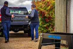 Pit Boss Plancha Grill Ultimate Plancha 4-Brenner - Mit Untergestell -Grillen im Freien Pit Boss Planchagrill 4 Brenner mobiler Grill