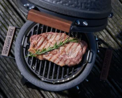 The Bastard Keramikgrill Urban Small - Schwarz Matt - Modell 2023 23 The Bastard Keramikgrill Urban Small - Schwarz Matt - Modell 2023 -Grillen im Freien The Bastard Urban Small Keramikgrill