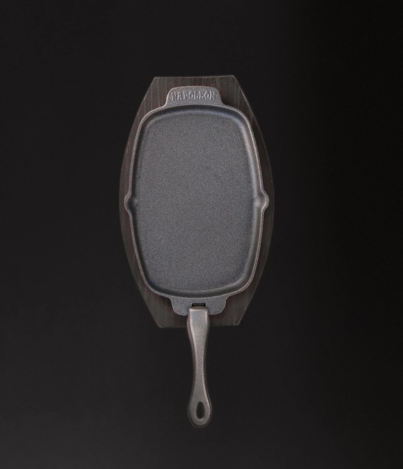 Napoleon Gusseiserne Pfanne Mit Holz Untersetzer - Auslaufartikel 2 Napoleon Gusseiserne Pfanne Mit Holz Untersetzer - Auslaufartikel – Bild 2