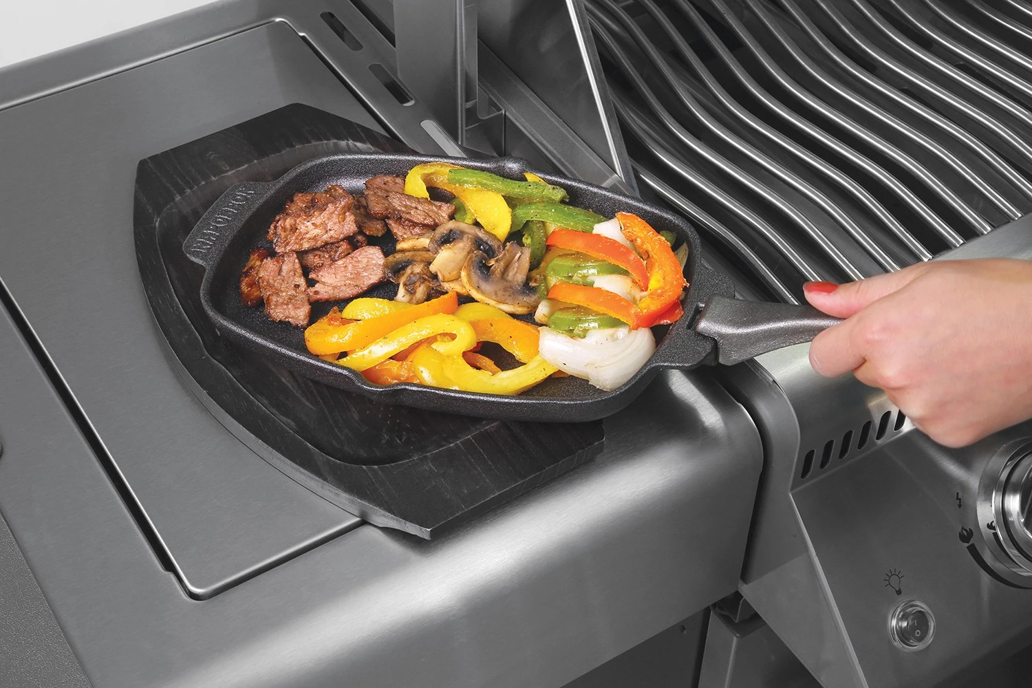 Napoleon Gusseiserne Pfanne Mit Holz Untersetzer - Auslaufartikel 1 Napoleon Gusseiserne Pfanne Mit Holz Untersetzer - Auslaufartikel