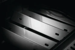 Napoleon Rogue 425 Gasgrill - All Black - Modell 2023 - Inkl. Abdeckhaube 17 Napoleon Rogue 425 Gasgrill - All Black - Modell 2023 - Inkl. Abdeckhaube -Grillen im Freien napoleon rogue gasgrill brennerabdeackungen sear plates 1
