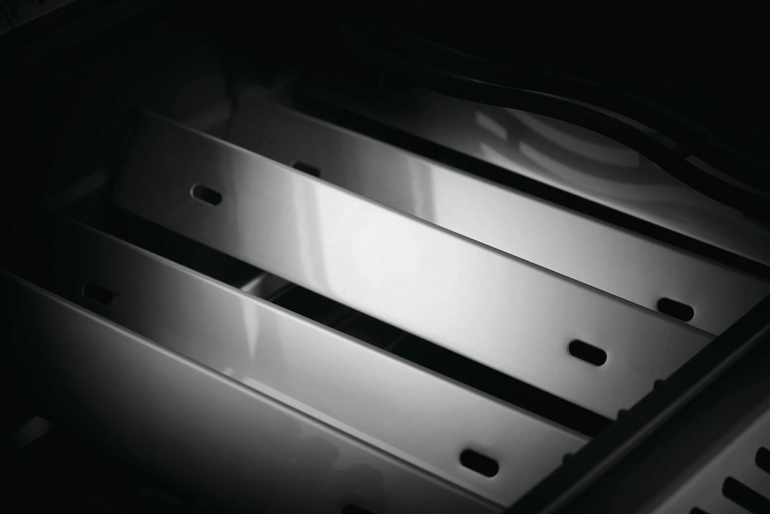 Napoleon Rogue 425 Gasgrill - All Black - Modell 2023 - Inkl. Abdeckhaube Und Grillplatte 7 Napoleon Rogue 425 Gasgrill - All Black - Modell 2023 - Inkl. Abdeckhaube Und Grillplatte – Bild 7