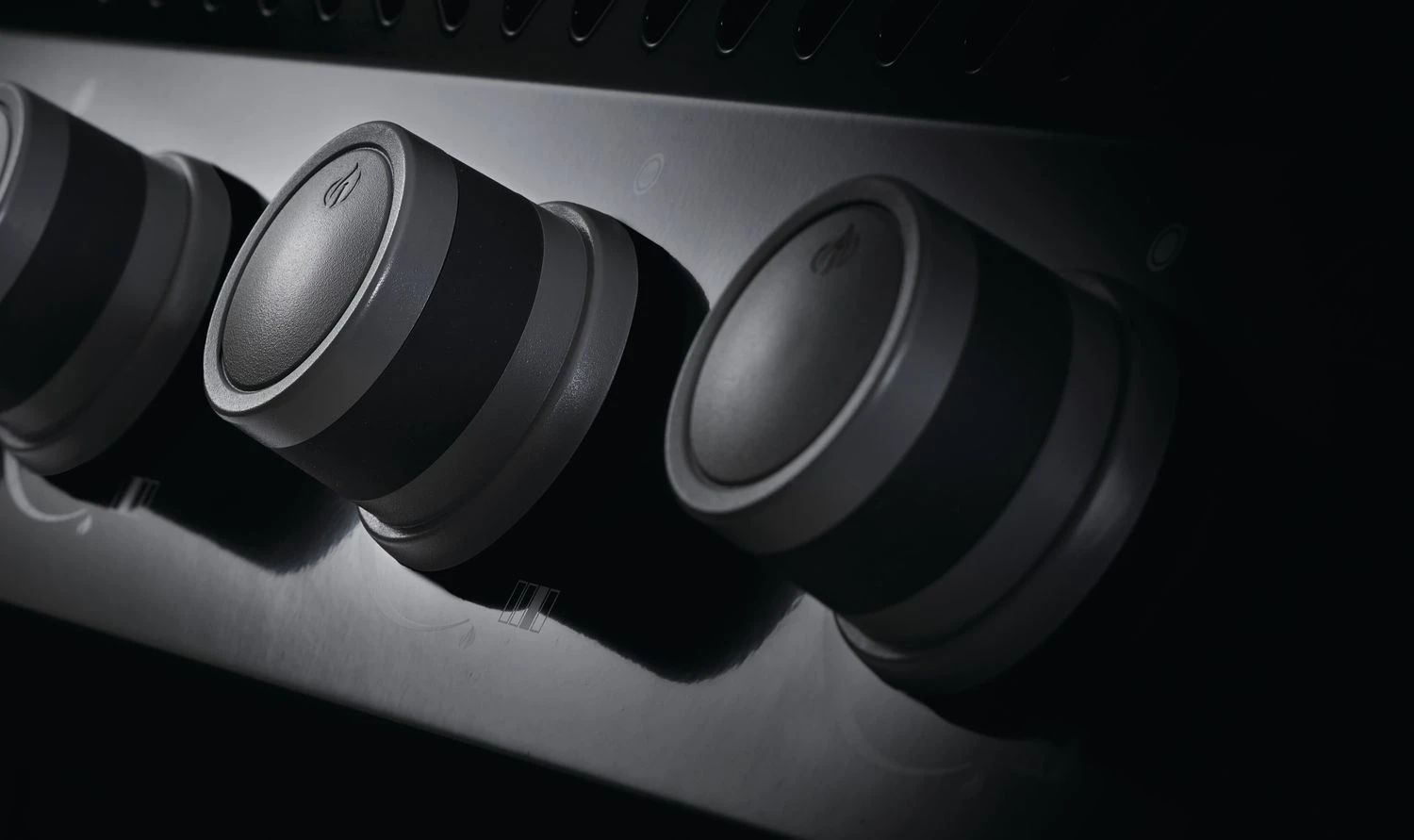 Napoleon Rogue 425 Gasgrill - All Black - Modell 2023 - Inkl. Abdeckhaube 8 Napoleon Rogue 425 Gasgrill - All Black - Modell 2023 - Inkl. Abdeckhaube – Bild 8