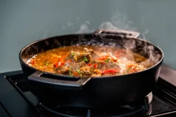 Outdoorchef Gusseisen Pfanne Ø 24 Cm -Grillen im Freien outdoorchef gusspfanne grill 14 491 49